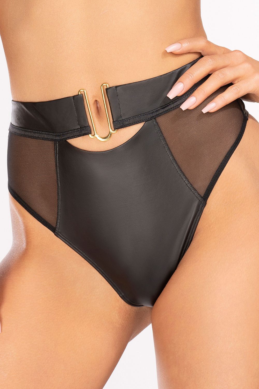 Schwarzer Axami Damen-Slip in Latex-Optik mit transparenten Tüll-Einsätzen.